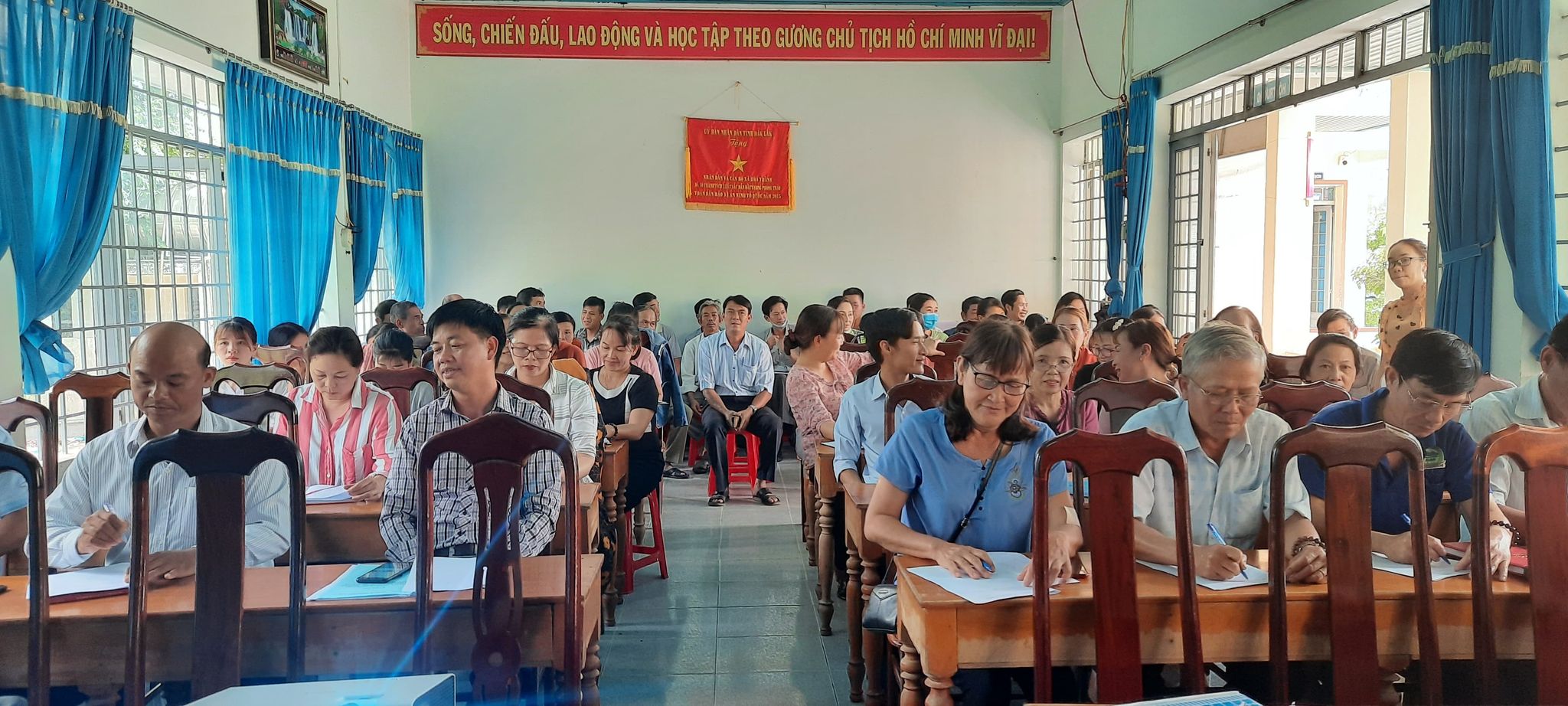 Trung tâm bồi dưỡng chính trị  huyện tổ chức các lớp bồi dưỡng chuyên đề “ đạo đức Hồ Chí Minh” cho cán bộ, đảng viên cơ sở